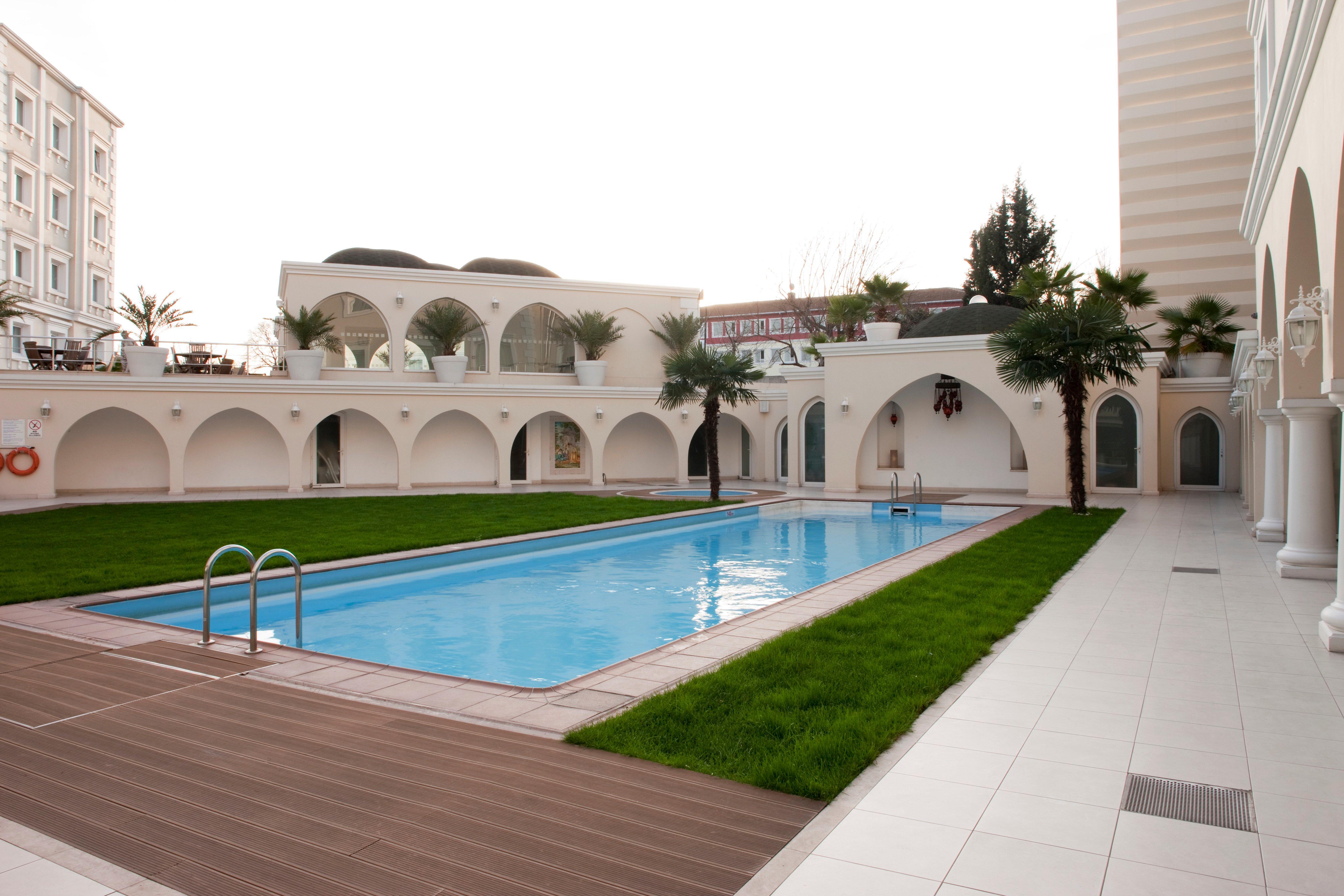 Holiday Inn Istanbul City By Ihg Fasiliteter bilde The swimming pool