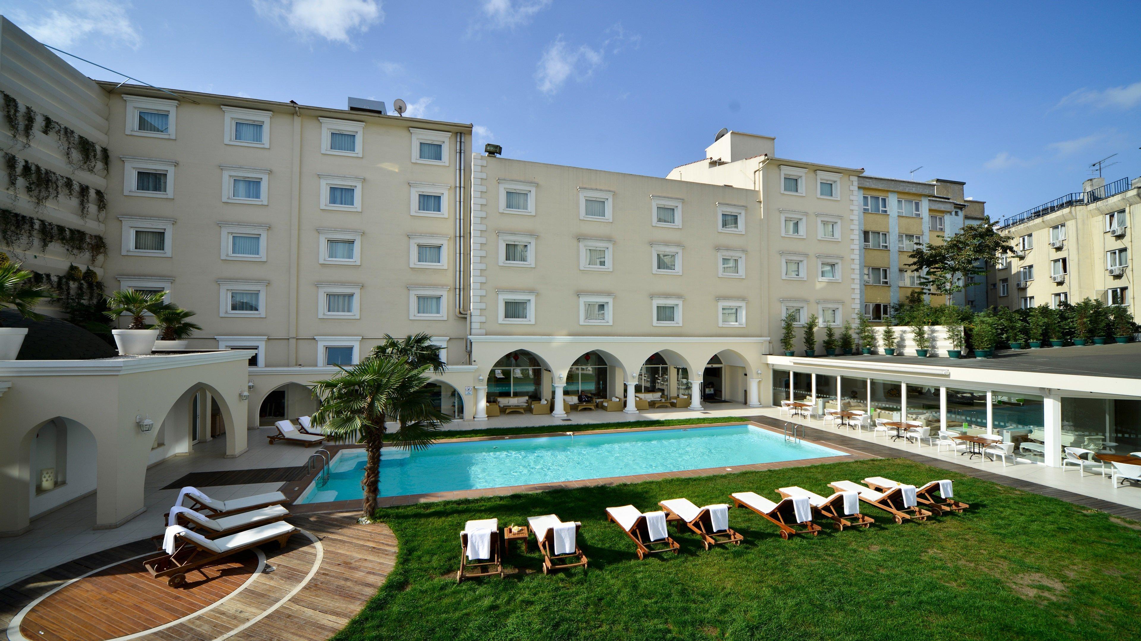 Holiday Inn Istanbul City By Ihg Eksteriør bilde The hotel's pool