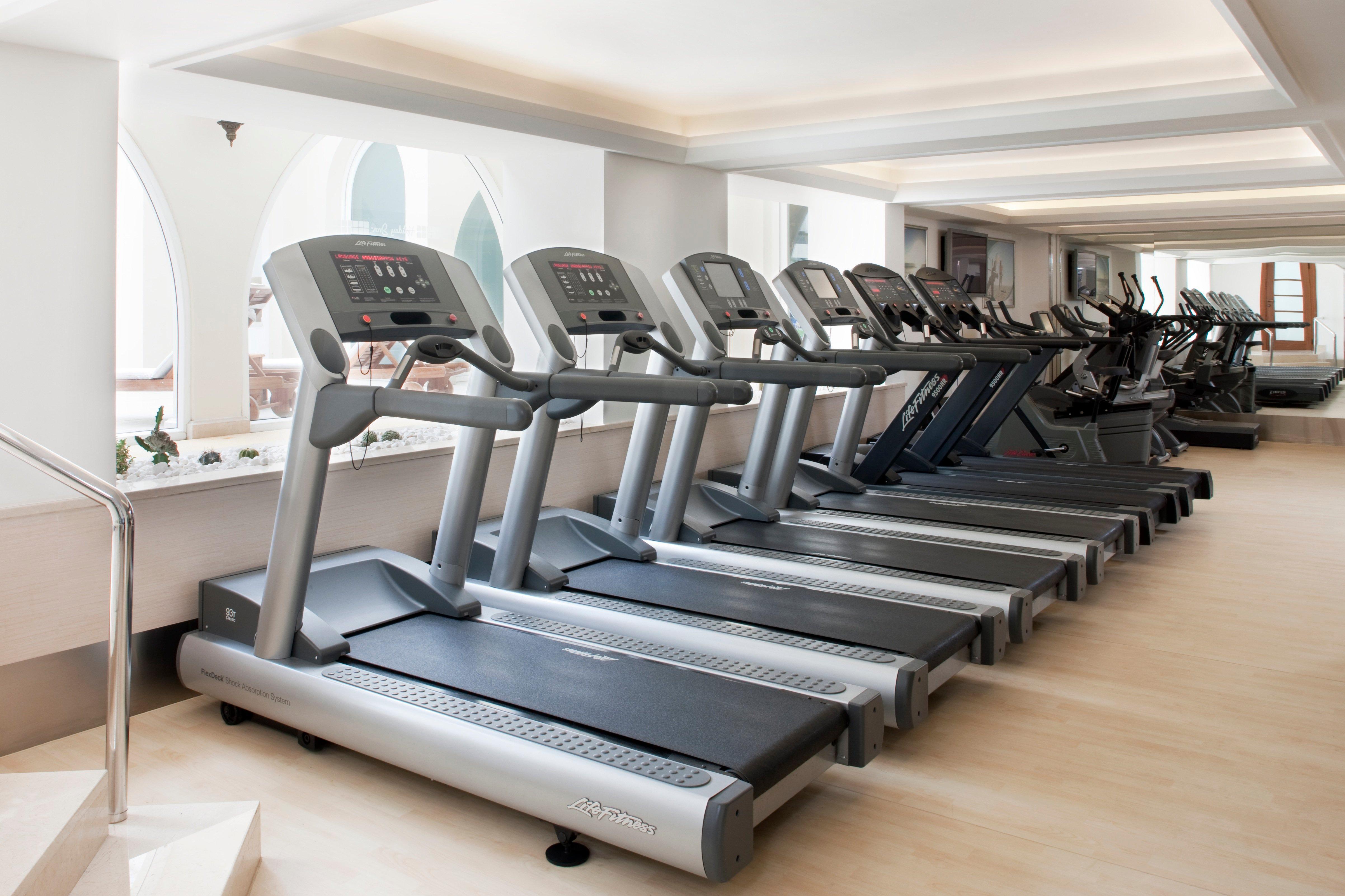 Holiday Inn Istanbul City By Ihg Eksteriør bilde Treadmills in a gym
