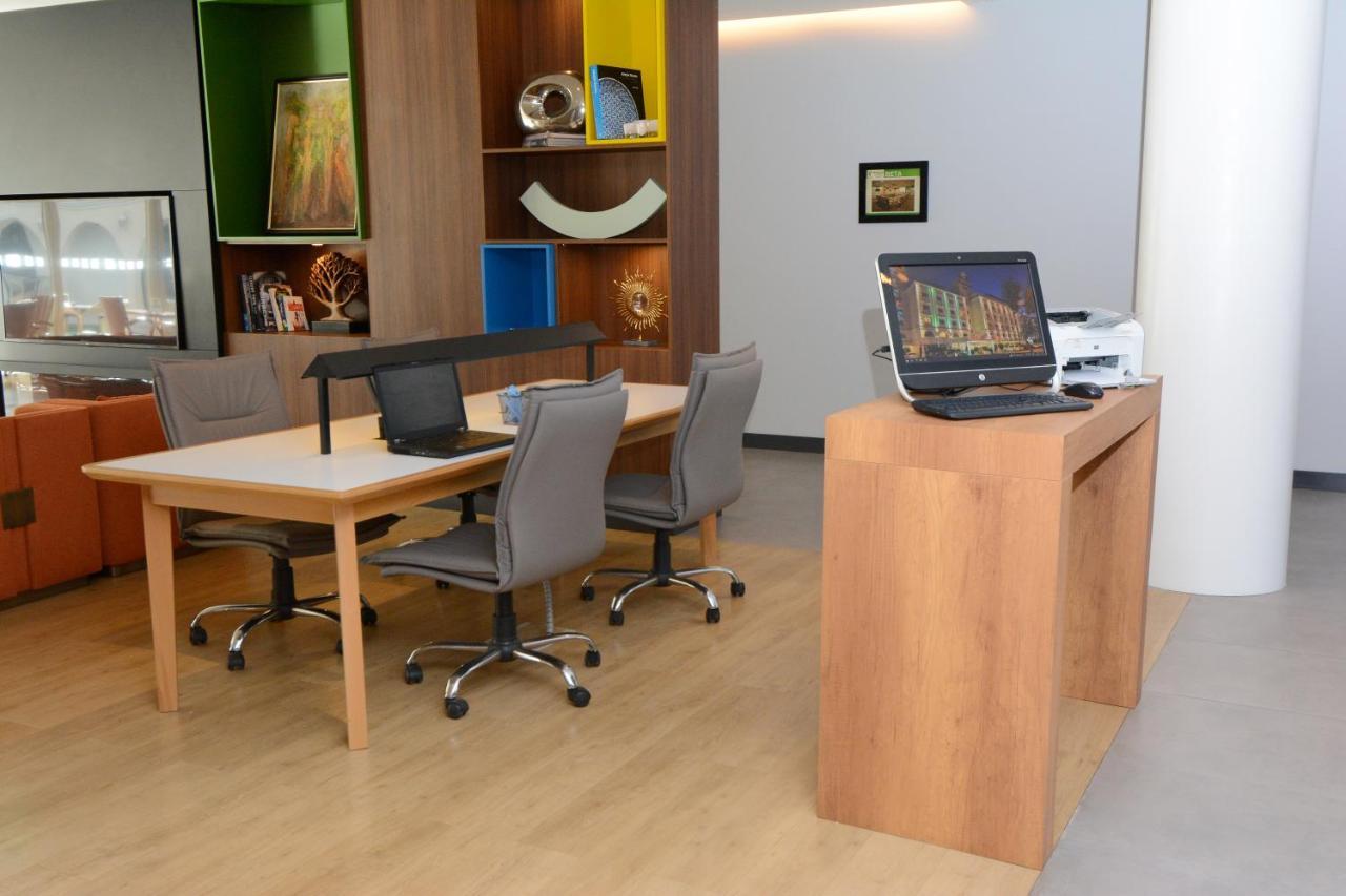 Holiday Inn Istanbul City By Ihg Eksteriør bilde The Business Center at the airport