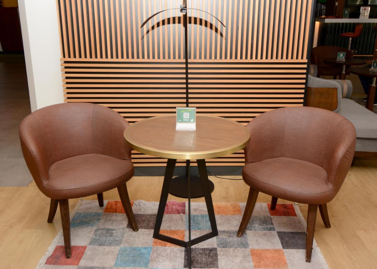 Holiday Inn Istanbul City By Ihg Eksteriør bilde A pair of chairs and a table