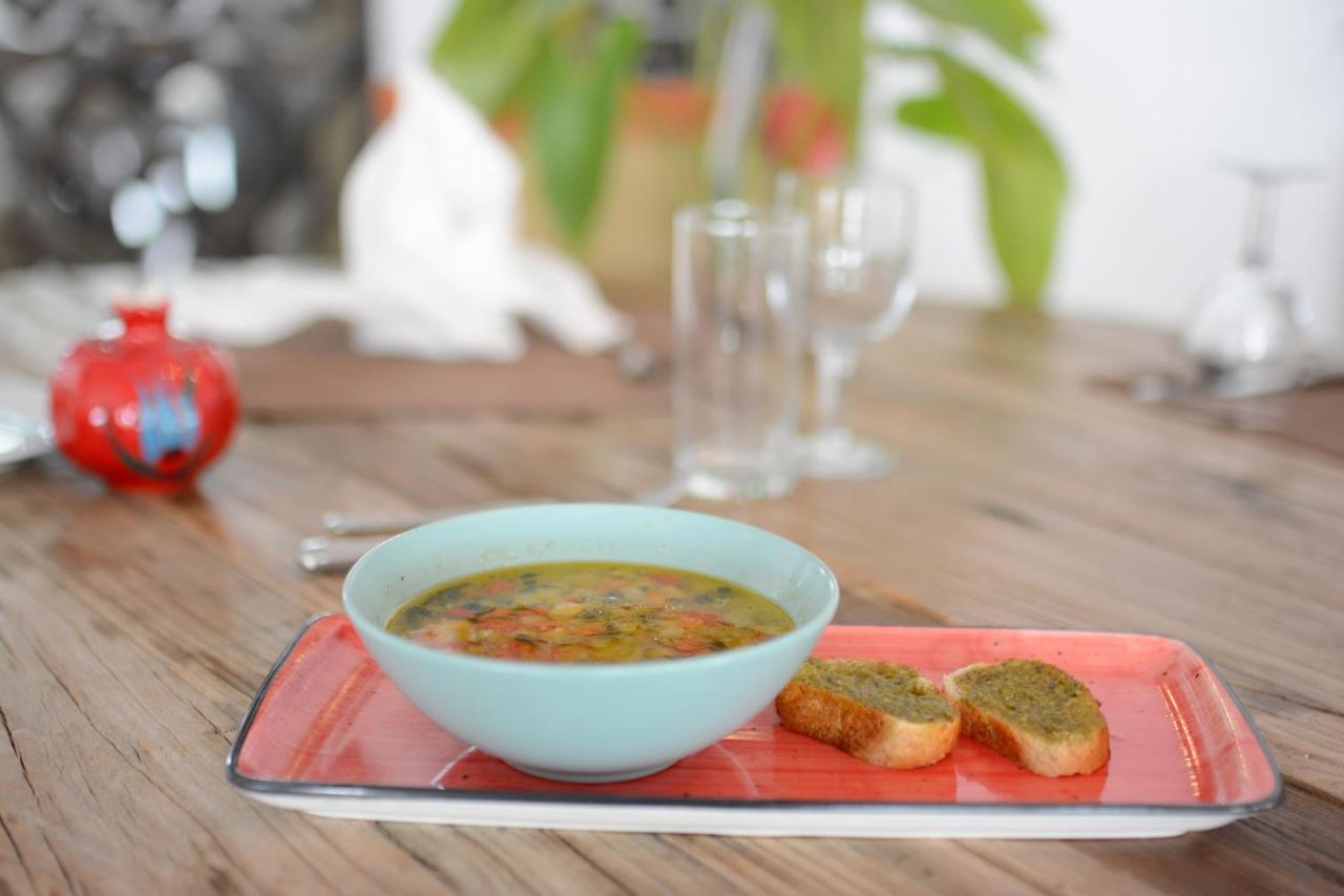 Holiday Inn Istanbul City By Ihg Eksteriør bilde A bowl of soup with bread