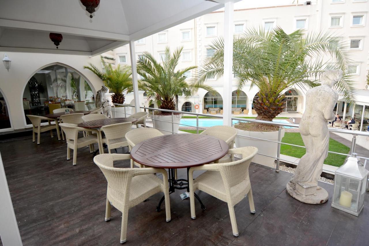 Holiday Inn Istanbul City By Ihg Eksteriør bilde Hotel's patio