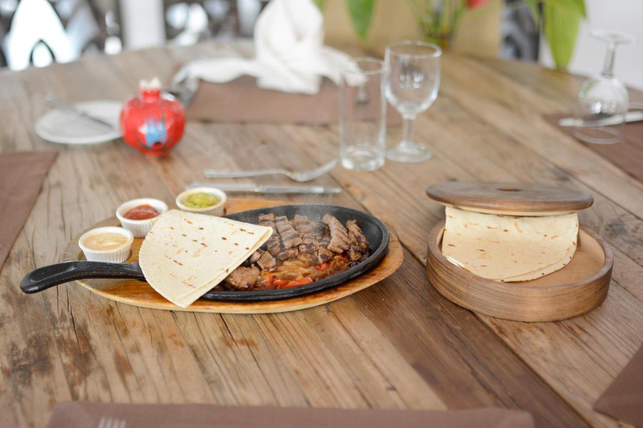 Holiday Inn Istanbul City By Ihg Eksteriør bilde A steak fajita
