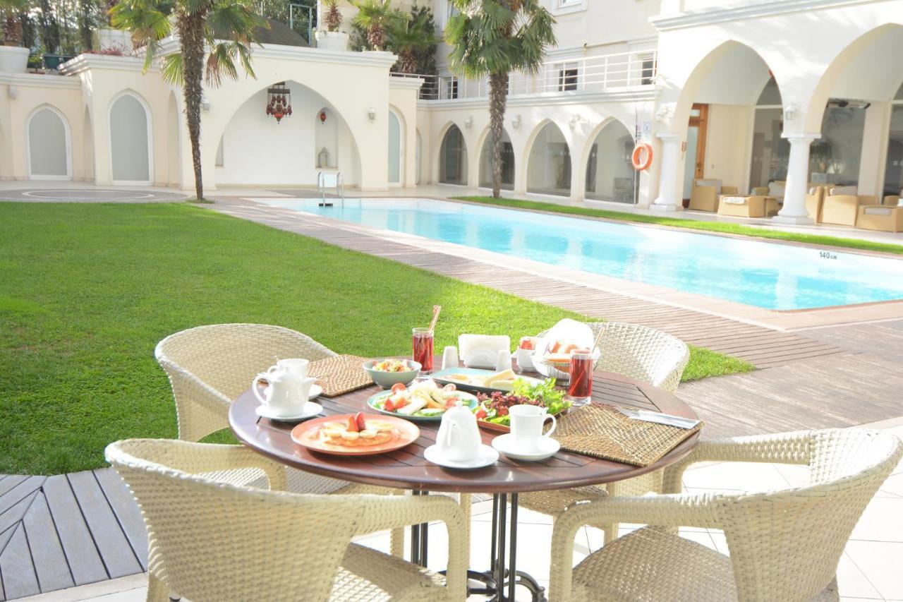 Holiday Inn Istanbul City By Ihg Eksteriør bilde The pool at the hotel