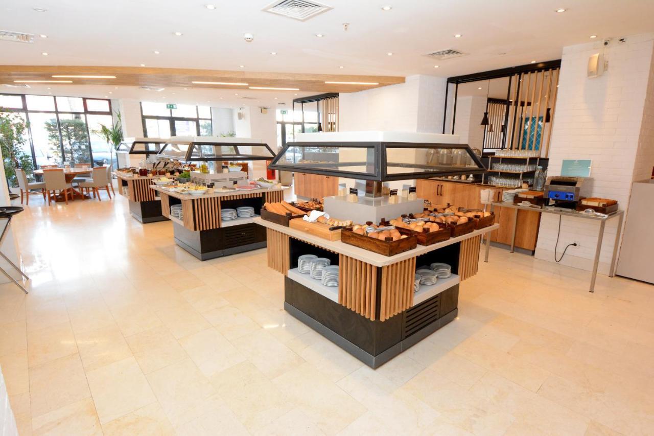 Holiday Inn Istanbul City By Ihg Eksteriør bilde A buffet at a hotel