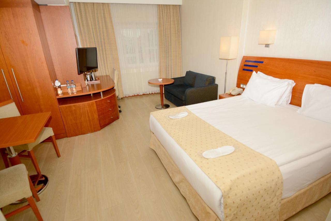 Holiday Inn Istanbul City By Ihg Eksteriør bilde A room at the Dan Hotel